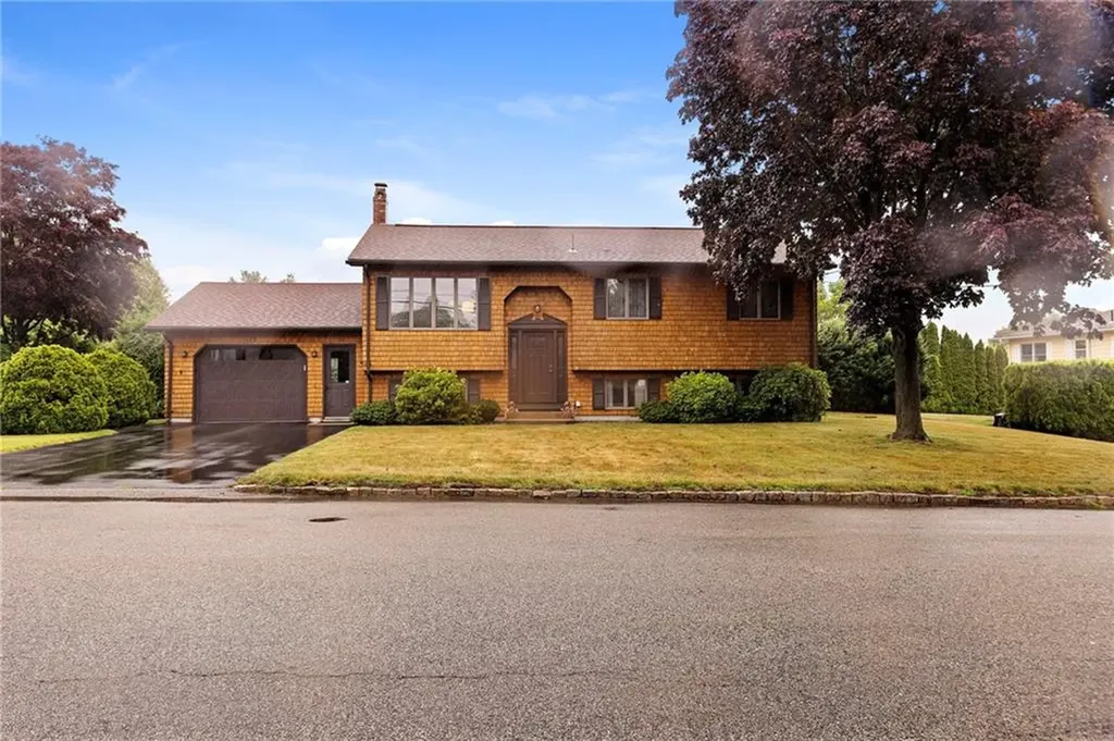 129 Woodside Avenue West Warwick RI 02893