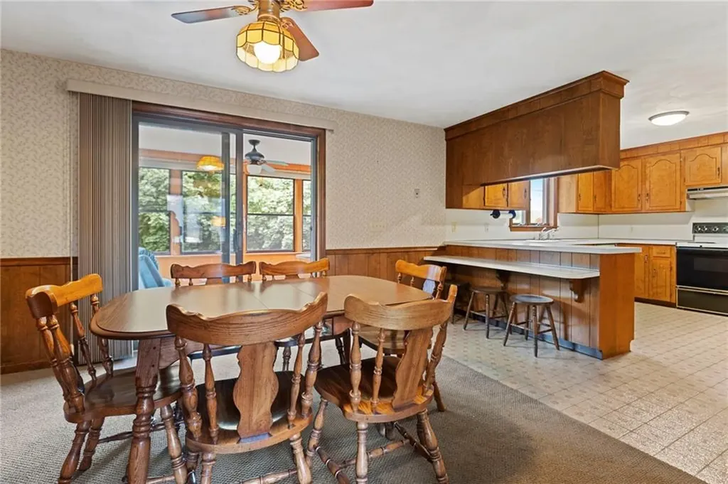 129 Woodside Avenue West Warwick RI 02893