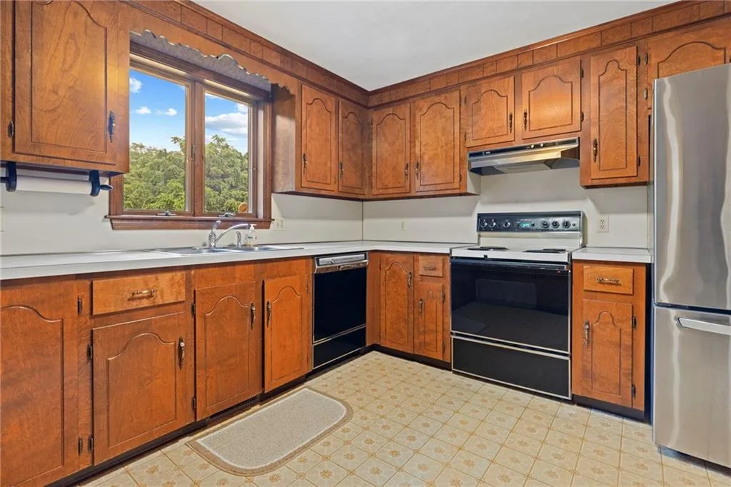 129 Woodside Avenue West Warwick RI 02893