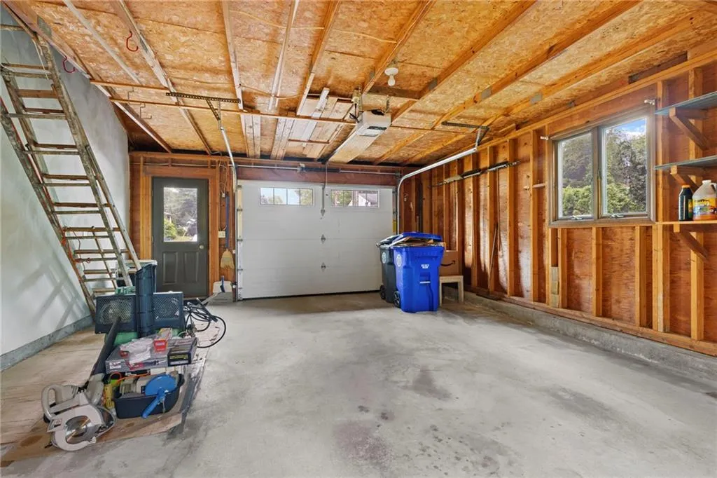 129 Woodside Avenue West Warwick RI 02893