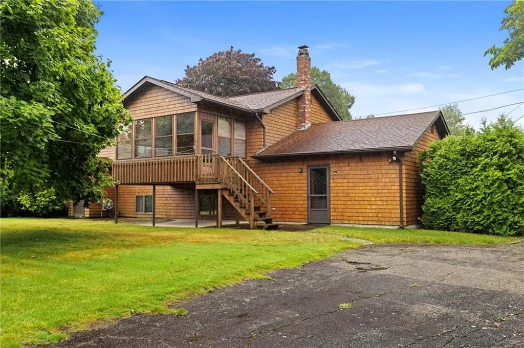 129 Woodside Avenue West Warwick RI 02893