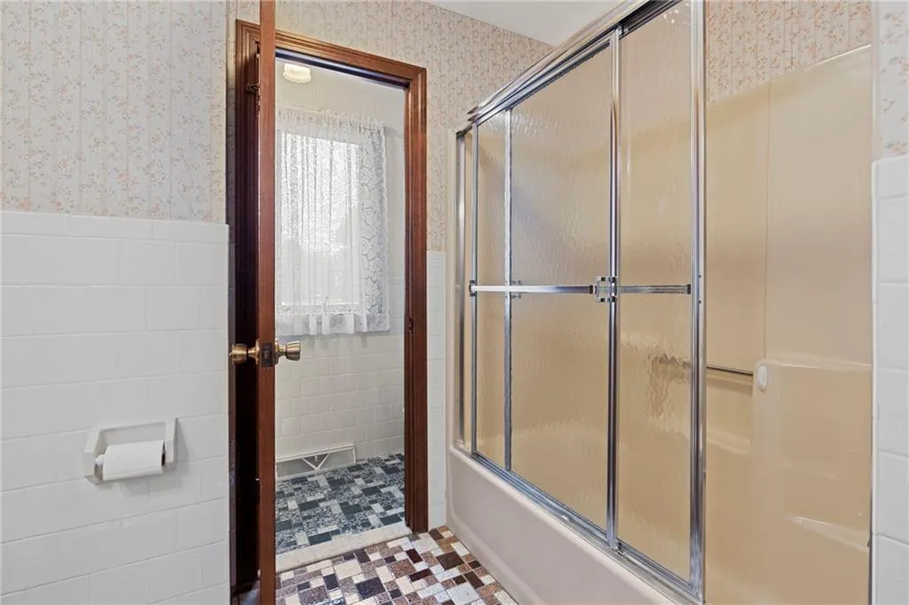129 Woodside Avenue West Warwick RI 02893