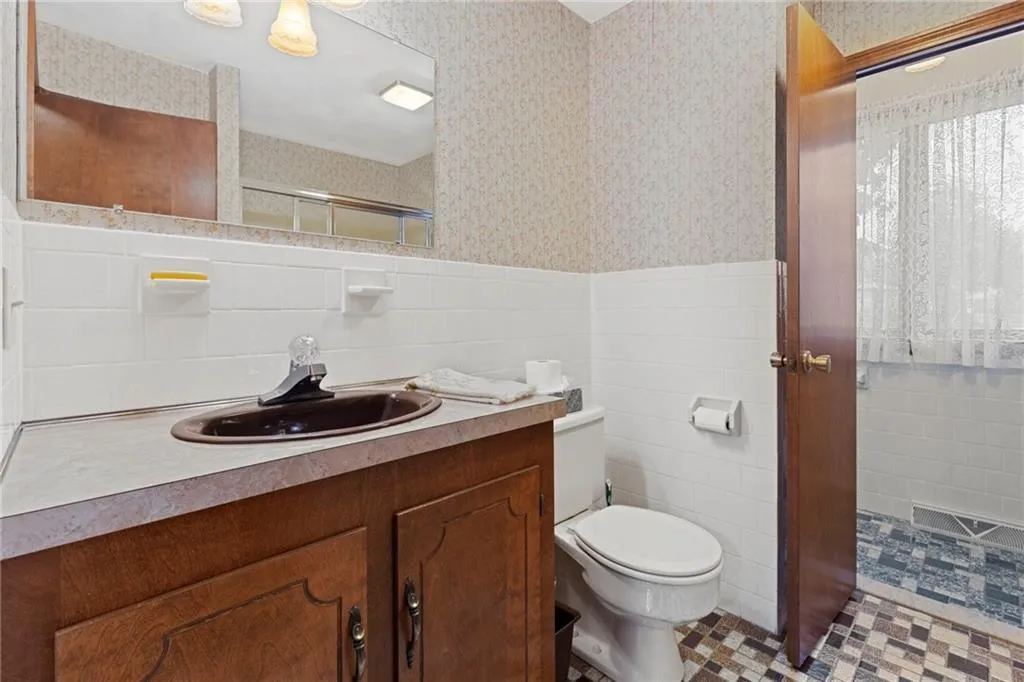 129 Woodside Avenue West Warwick RI 02893