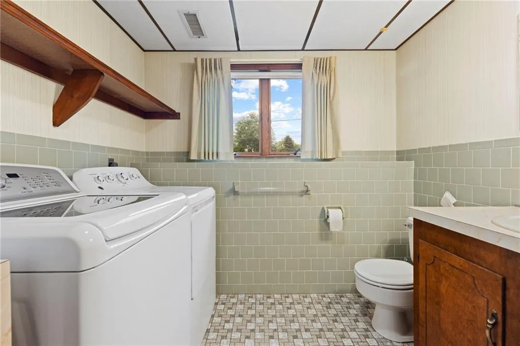129 Woodside Avenue West Warwick RI 02893