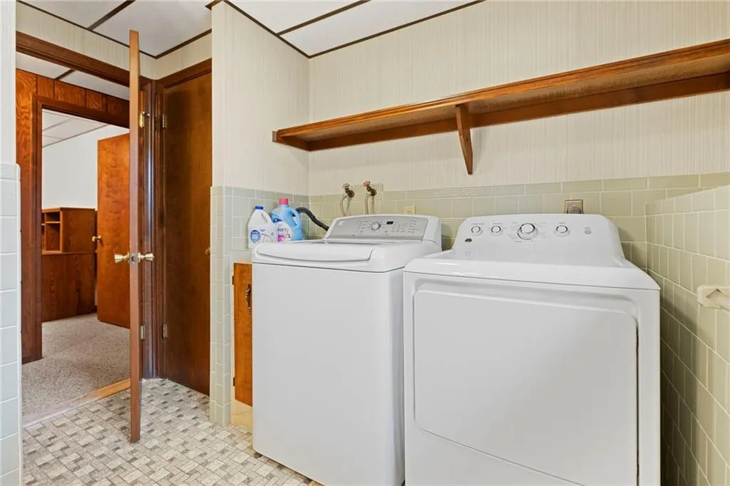 129 Woodside Avenue West Warwick RI 02893