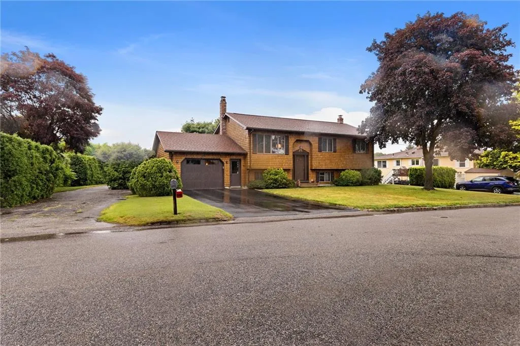 129 Woodside Avenue West Warwick RI 02893