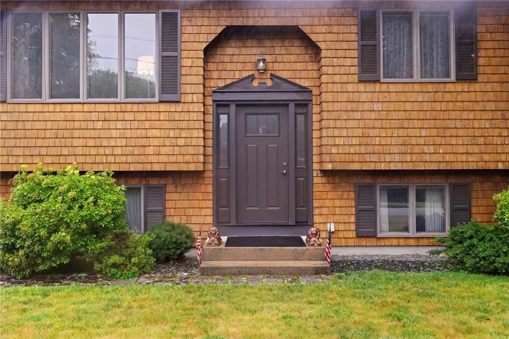 129 Woodside Avenue West Warwick RI 02893