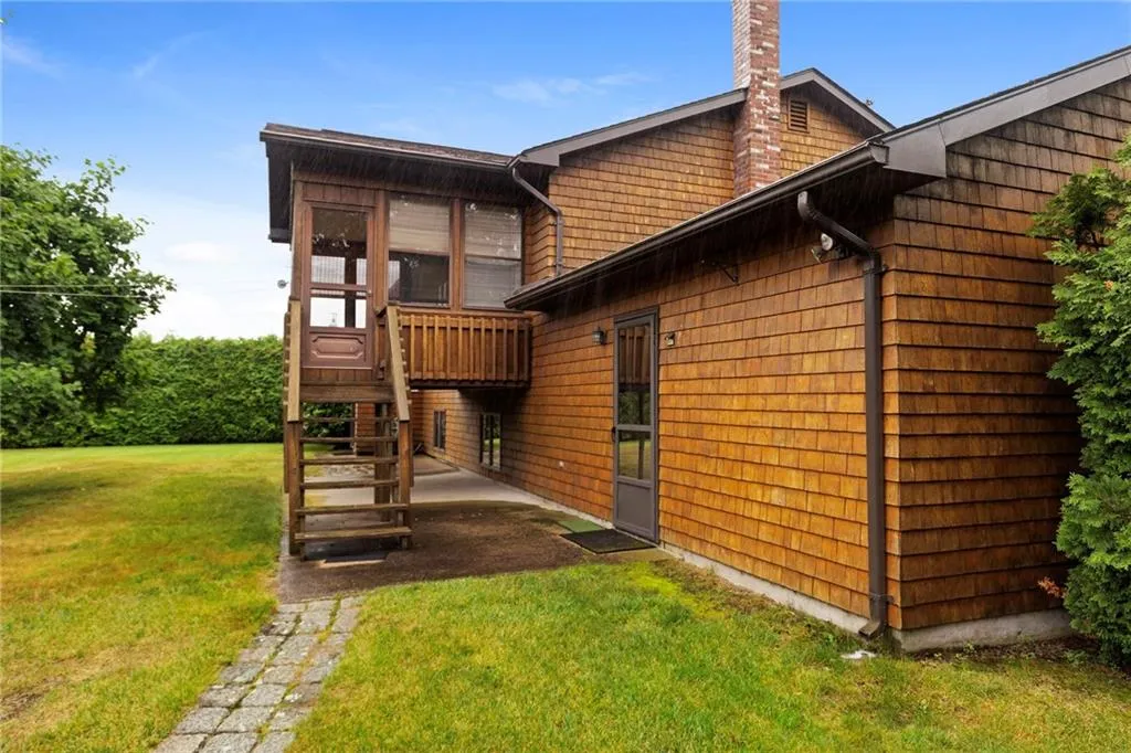 129 Woodside Avenue West Warwick RI 02893