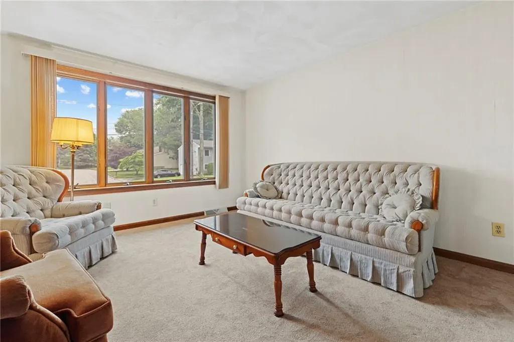 129 Woodside Avenue West Warwick RI 02893