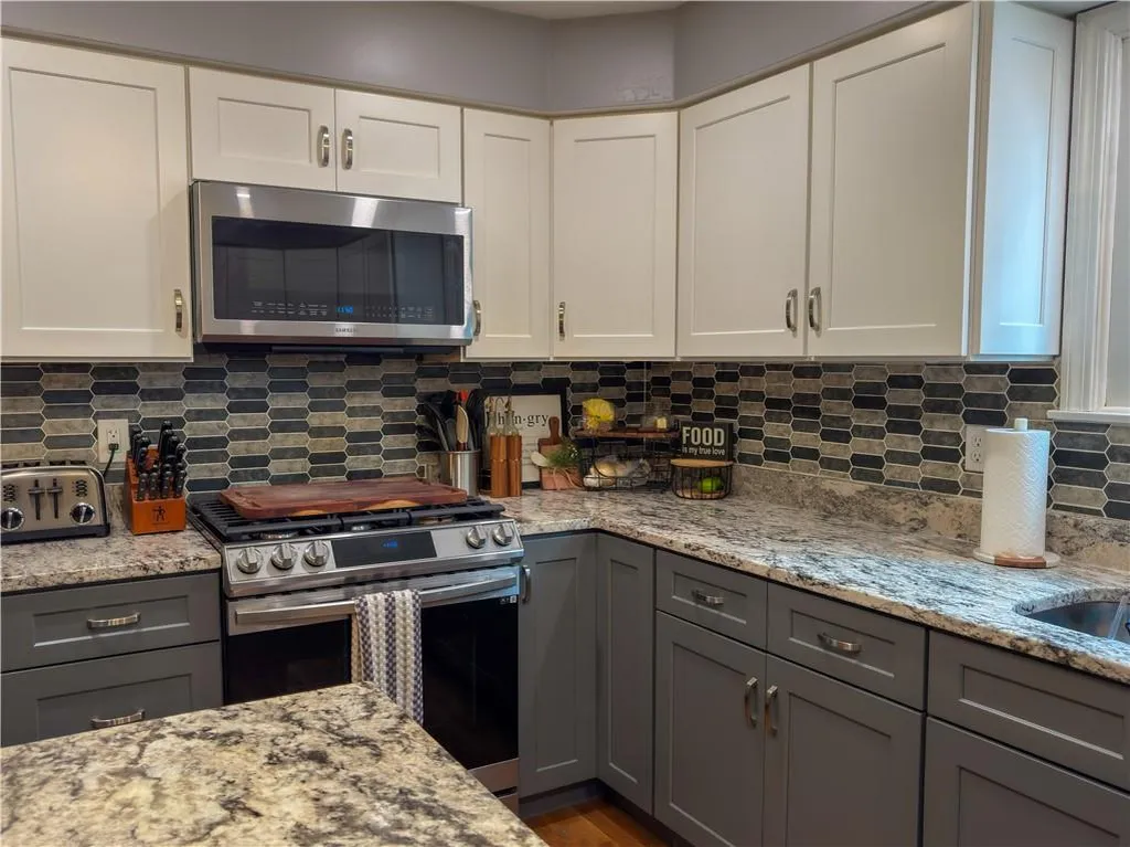 442 Eastview Avenue Somerset MA 02726
