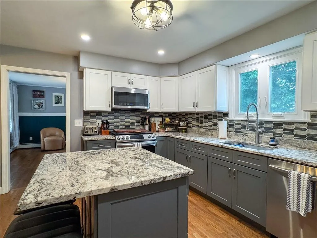 442 Eastview Avenue Somerset MA 02726