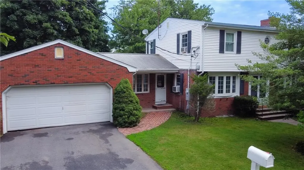 442 Eastview Avenue Somerset MA 02726