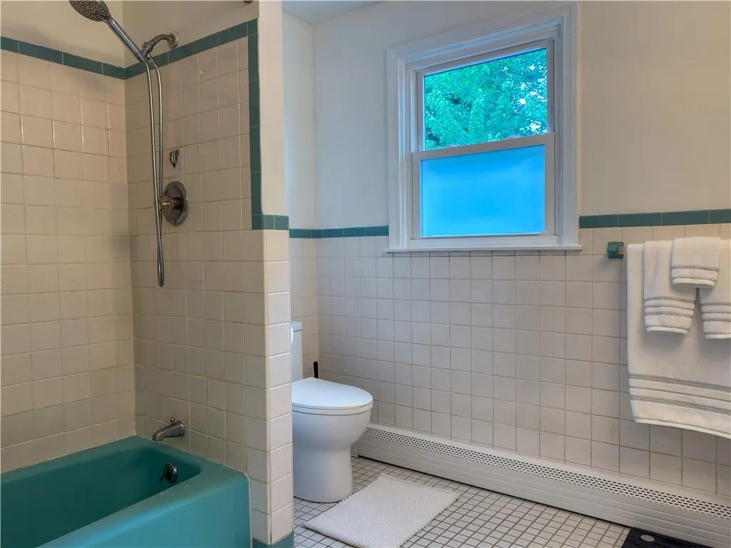 442 Eastview Avenue Somerset MA 02726