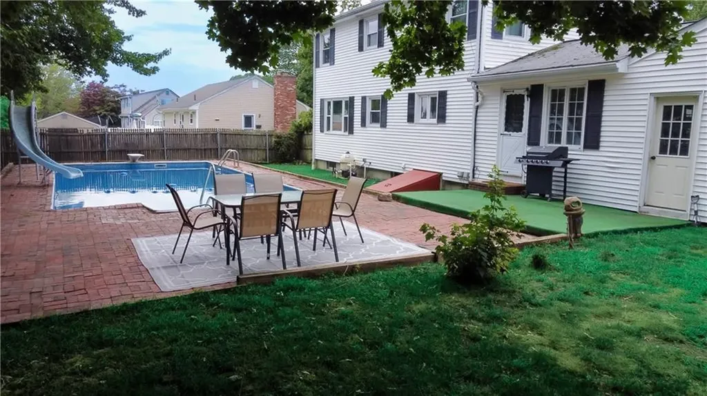 442 Eastview Avenue Somerset MA 02726