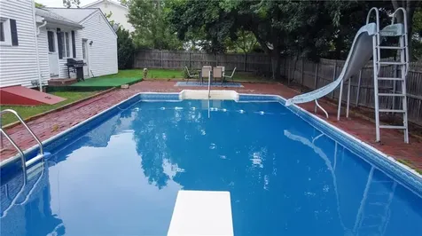 442 Eastview Avenue Somerset MA 02726