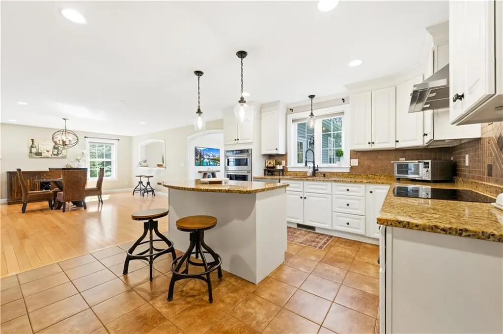 206 Burnside Avenue Seekonk MA 02771