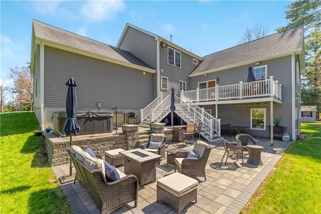 206 Burnside Avenue Seekonk MA 02771