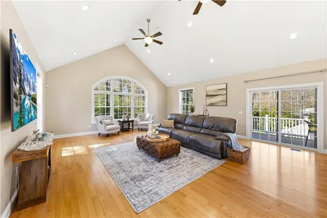 206 Burnside Avenue Seekonk MA 02771