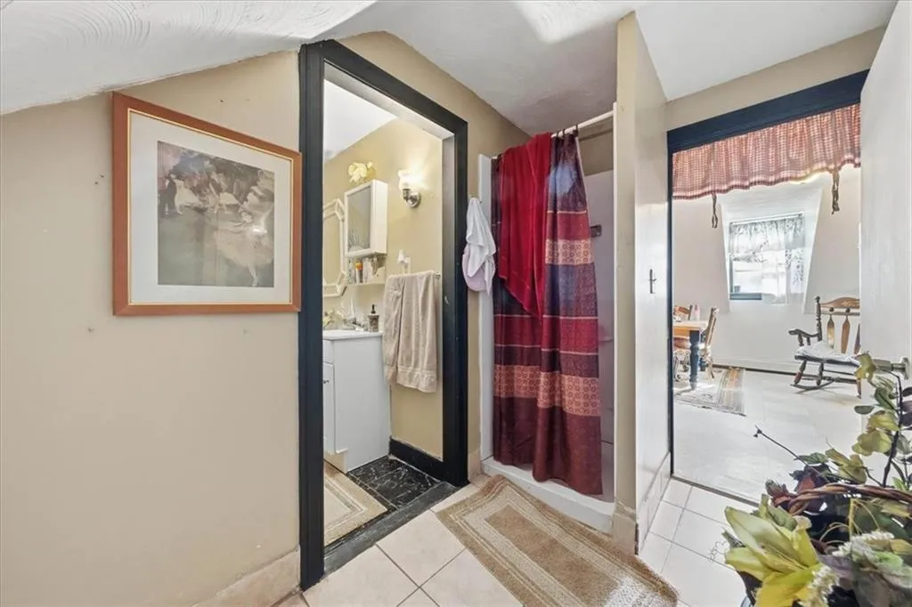 94 Lexington Avenue Providence RI 02907
