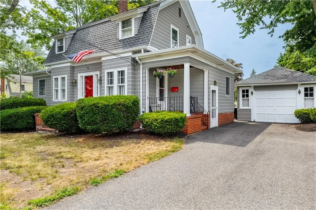 197 Wilson Avenue East Providence RI 02916