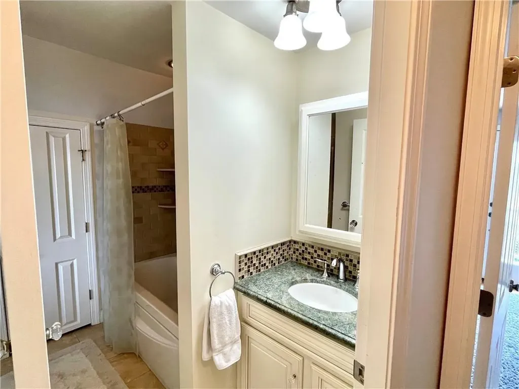 57 Green Street Portsmouth RI 02871