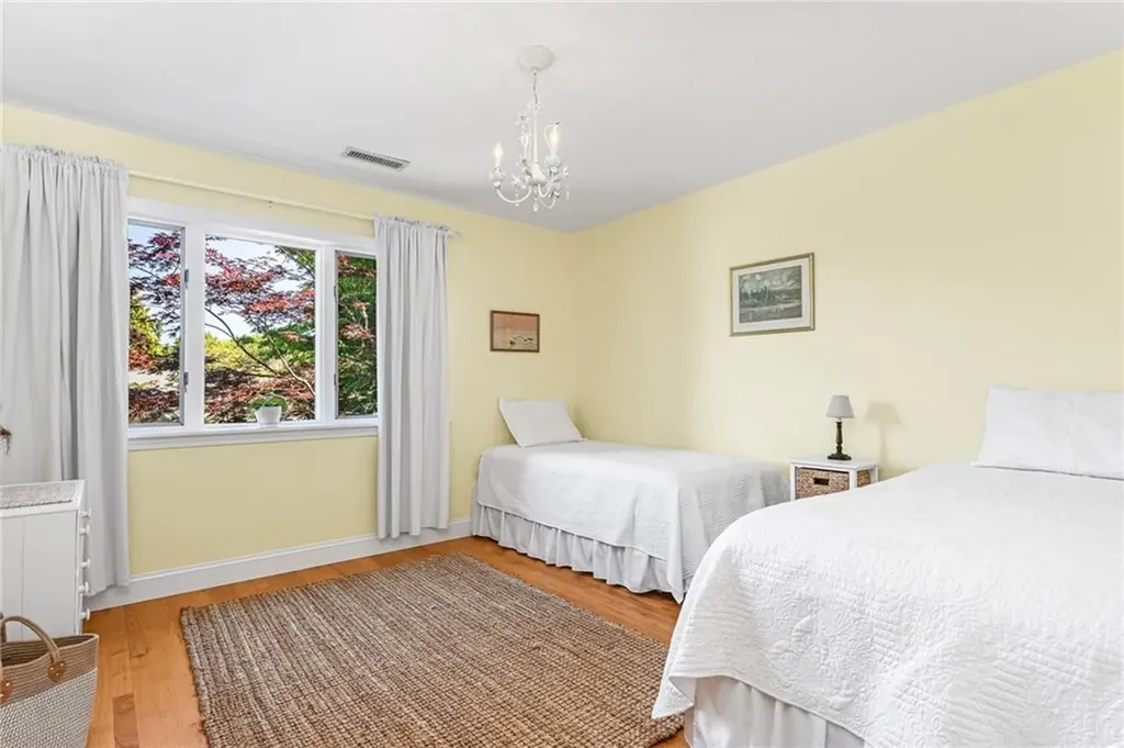 454 Paddock Lane Bristol RI 02809