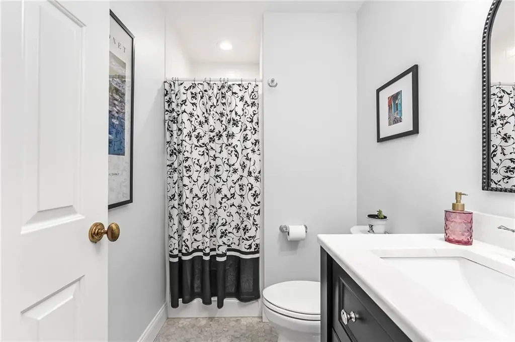 454 Paddock Lane Bristol RI 02809
