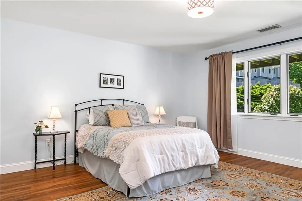 454 Paddock Lane Bristol RI 02809