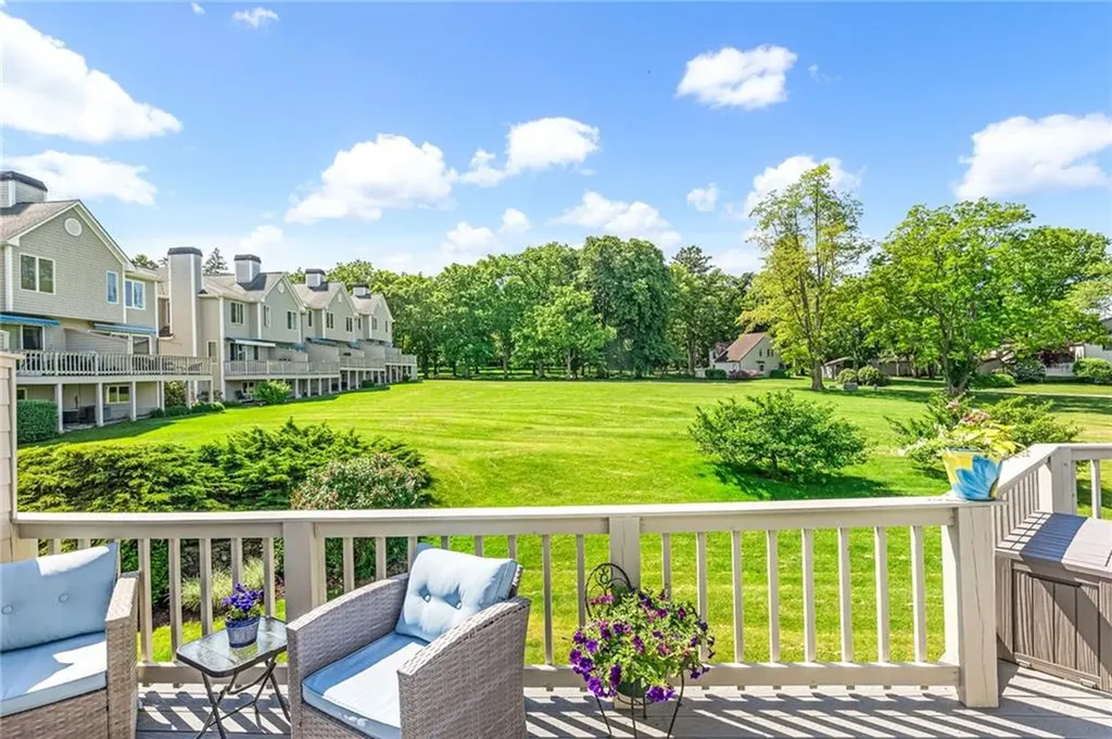 454 Paddock Lane Bristol RI 02809