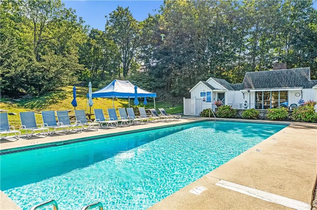 454 Paddock Lane Bristol RI 02809