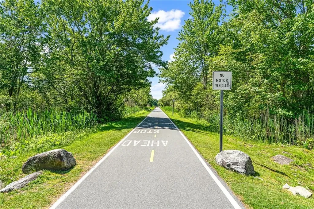 454 Paddock Lane Bristol RI 02809
