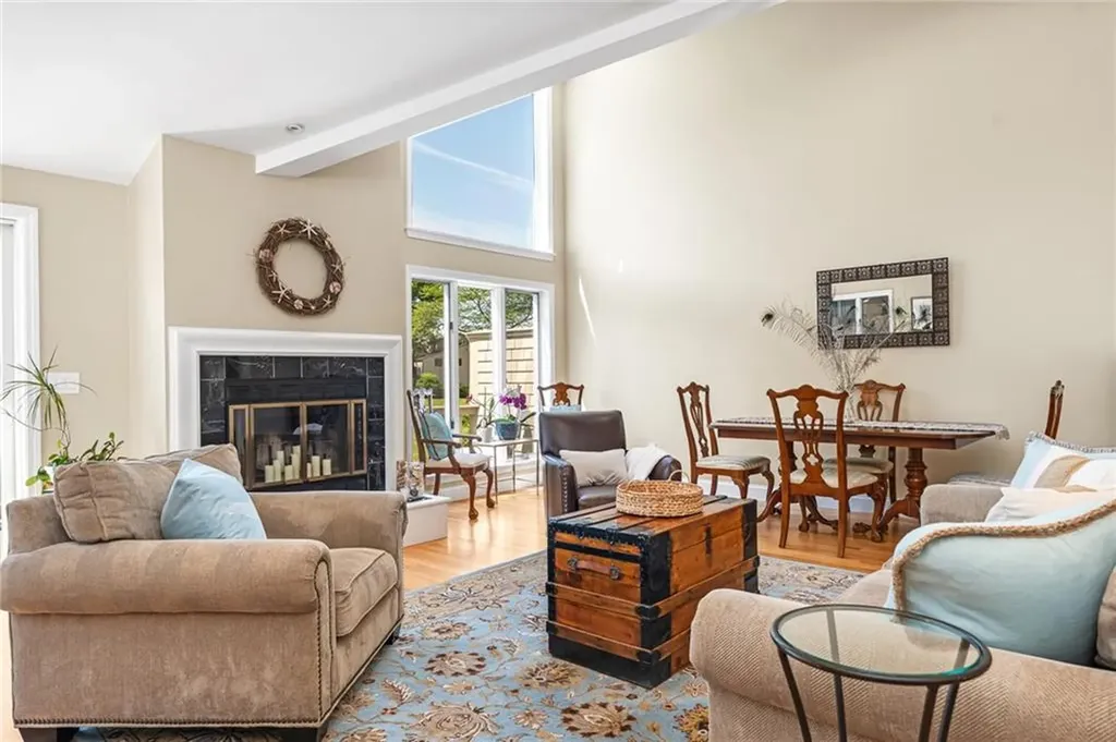 454 Paddock Lane Bristol RI 02809