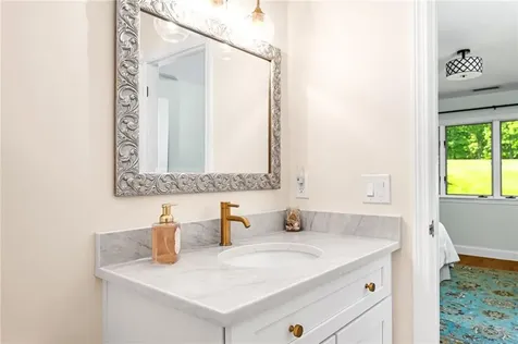 454 Paddock Lane Bristol RI 02809