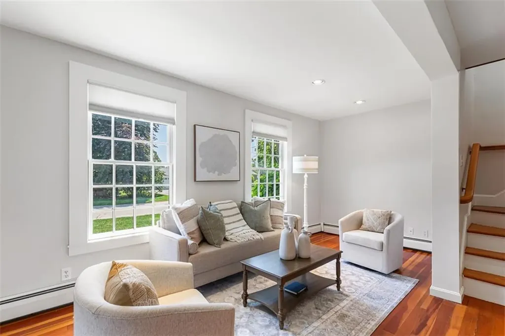 85 Highland Avenue Barrington RI 02806