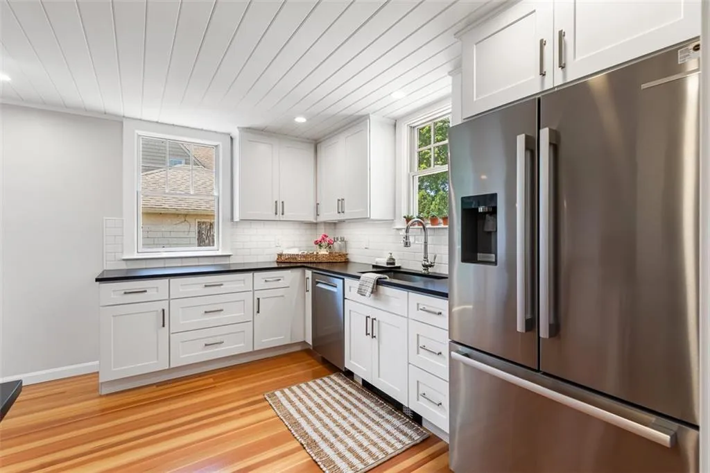 85 Highland Avenue Barrington RI 02806