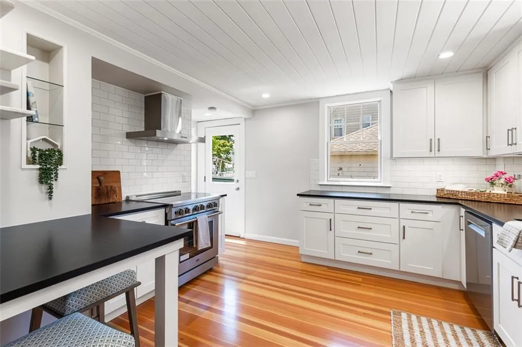 85 Highland Avenue Barrington RI 02806