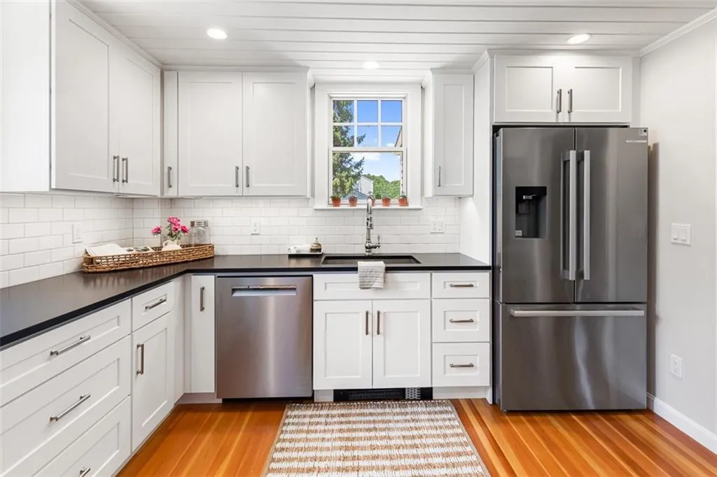 85 Highland Avenue Barrington RI 02806