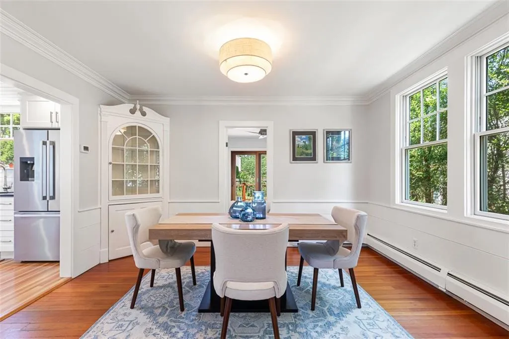 85 Highland Avenue Barrington RI 02806