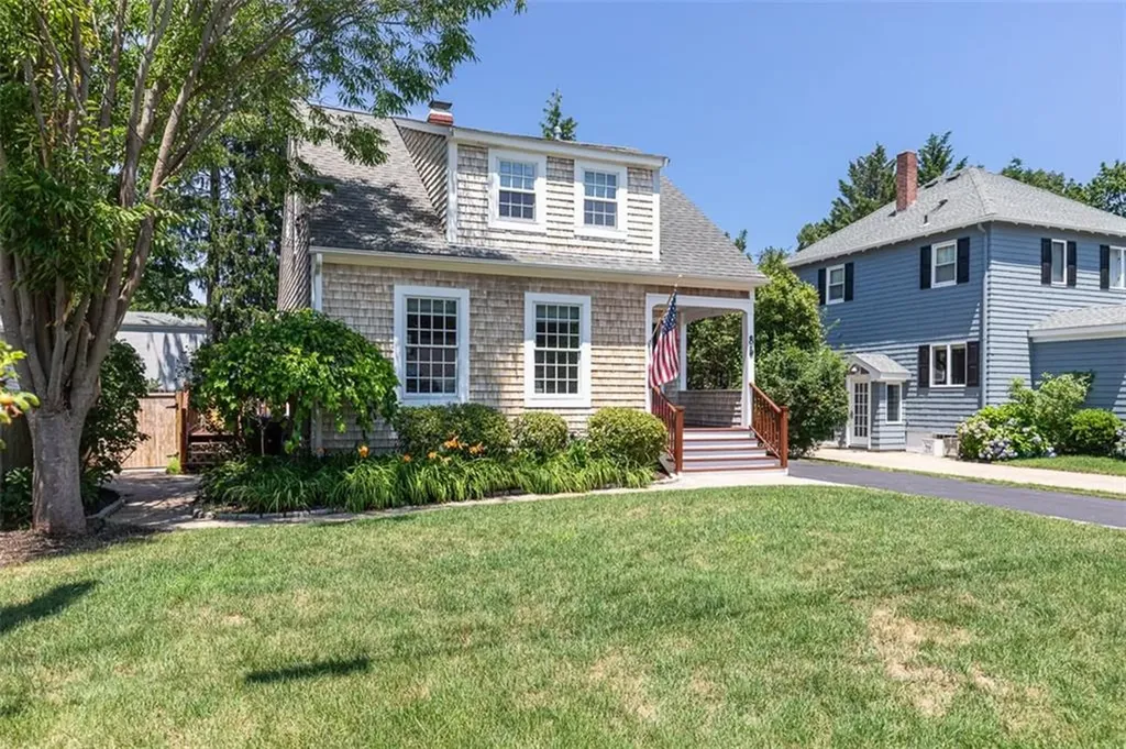 85 Highland Avenue Barrington RI 02806