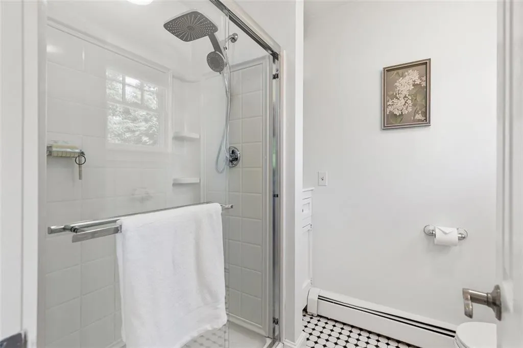 85 Highland Avenue Barrington RI 02806