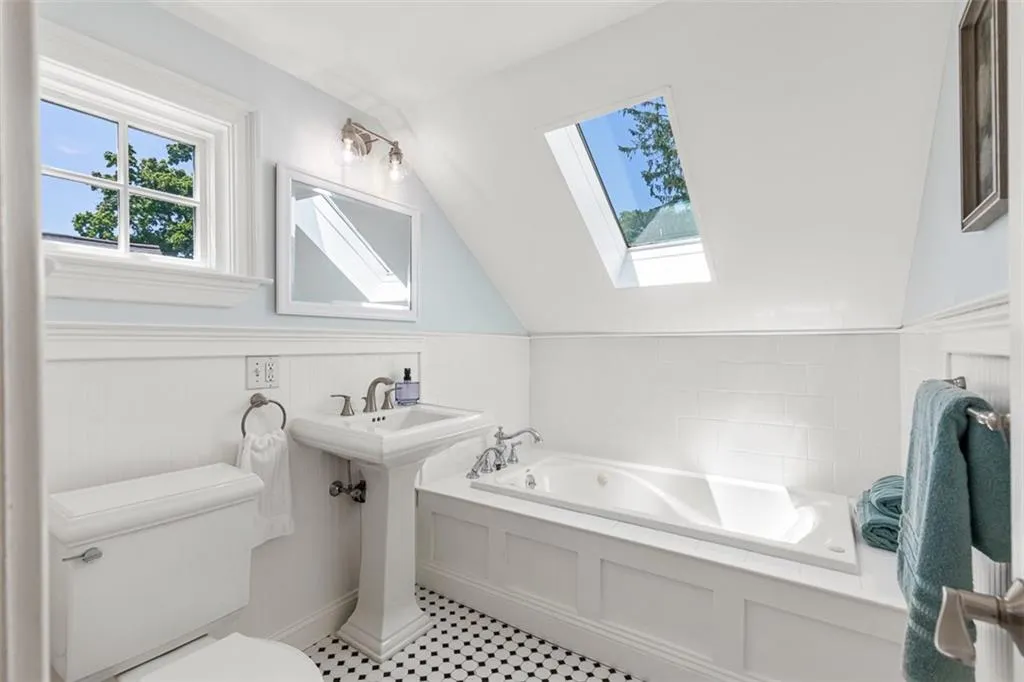 85 Highland Avenue Barrington RI 02806