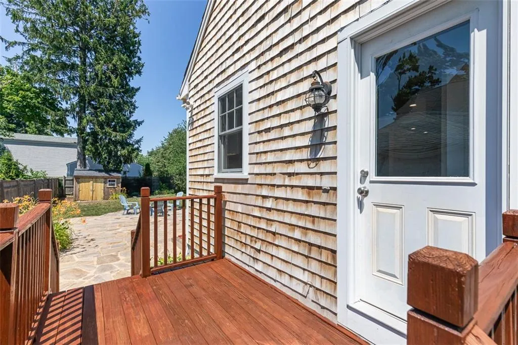 85 Highland Avenue Barrington RI 02806