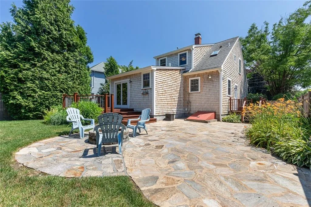 85 Highland Avenue Barrington RI 02806