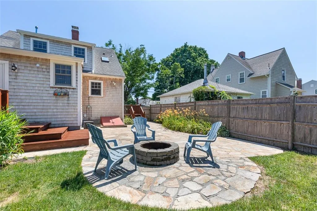 85 Highland Avenue Barrington RI 02806