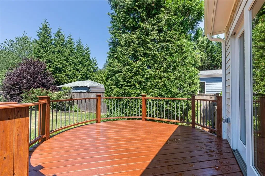 85 Highland Avenue Barrington RI 02806