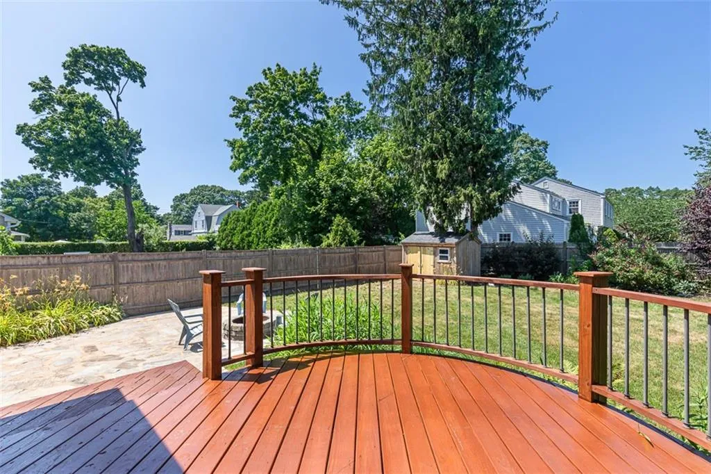 85 Highland Avenue Barrington RI 02806