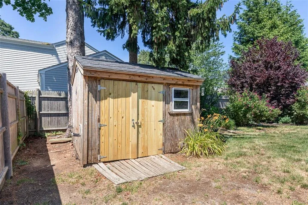 85 Highland Avenue Barrington RI 02806