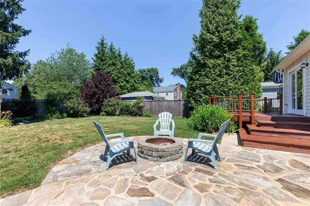 85 Highland Avenue Barrington RI 02806