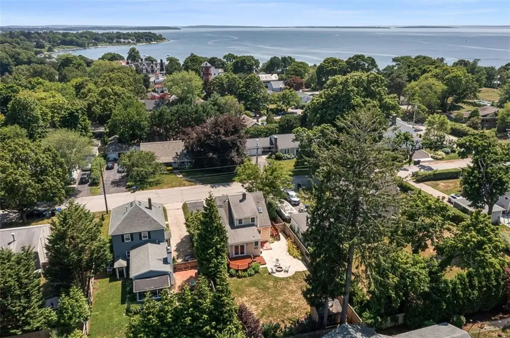 85 Highland Avenue Barrington RI 02806