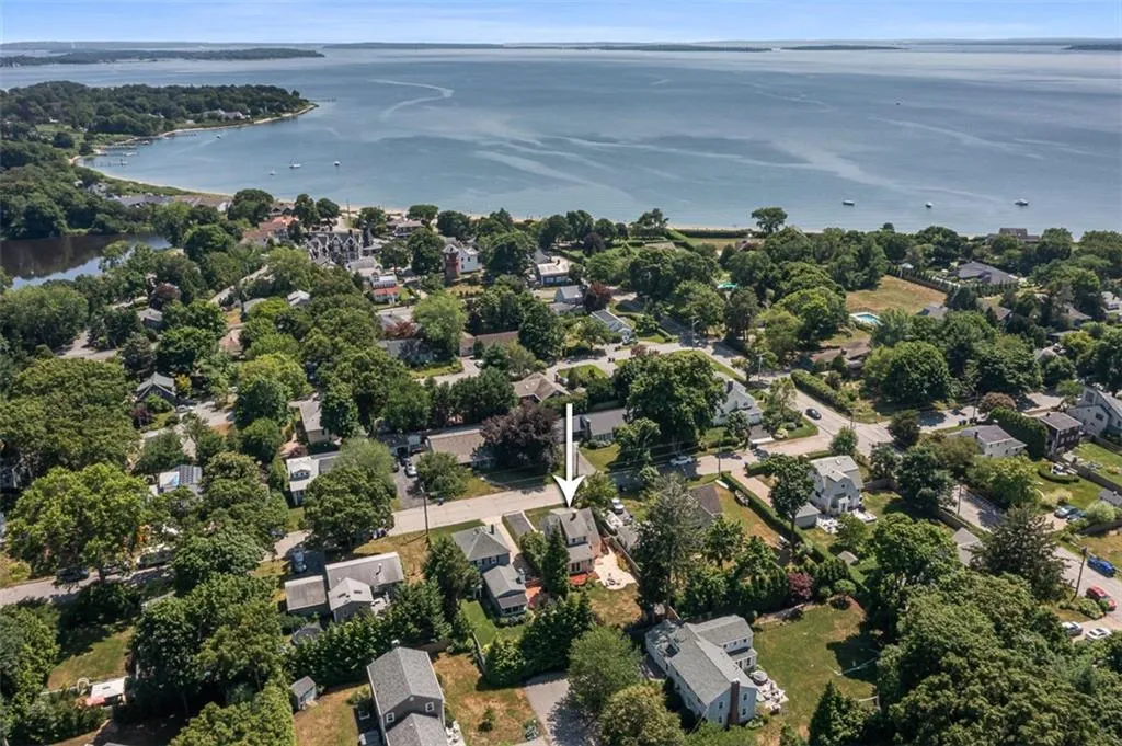 85 Highland Avenue Barrington RI 02806